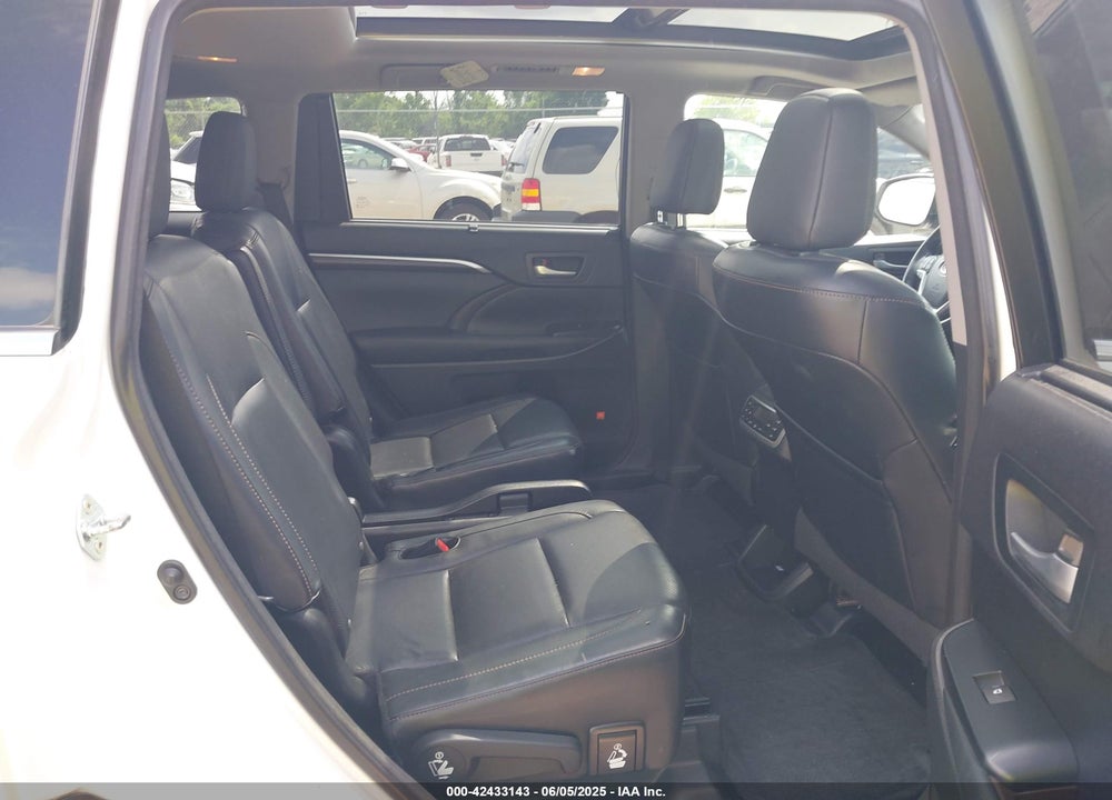 2015 TOYOTA HIGHLANDER LIMITED PLATINUM V6 VIN: 5TDDKRFHXFS142875