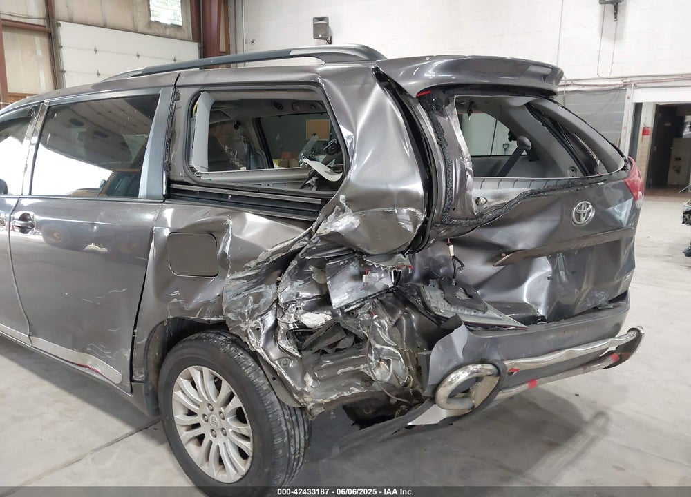 2011 TOYOTA SIENNA VIN: 5TDYK3DC0BS063232