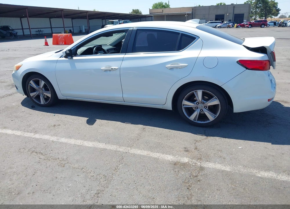 2013 ACURA ILX 2.0L VIN: 19VDE1F54DE010709