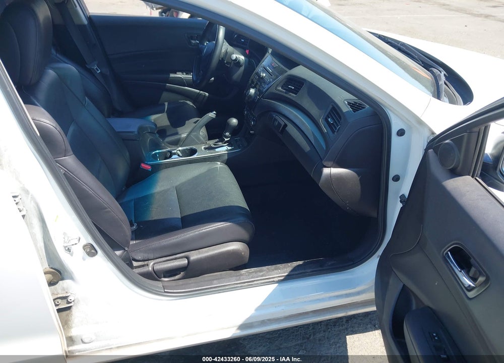 2013 ACURA ILX 2.0L VIN: 19VDE1F54DE010709