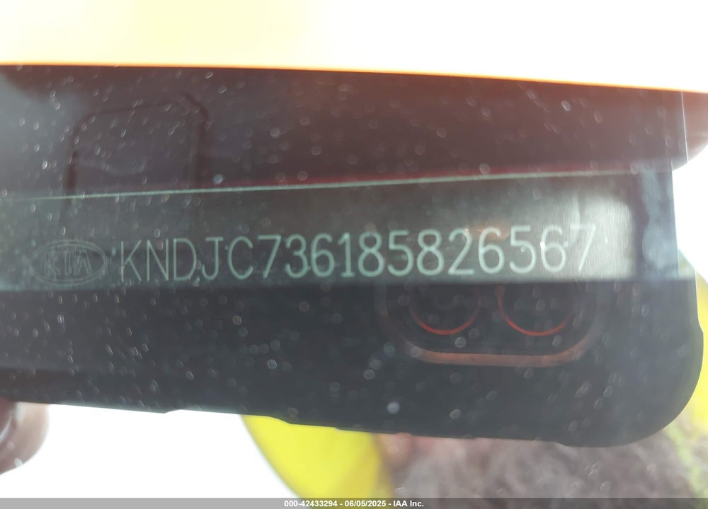 2008 KIA SORENTO VIN: KNDJC736185826567