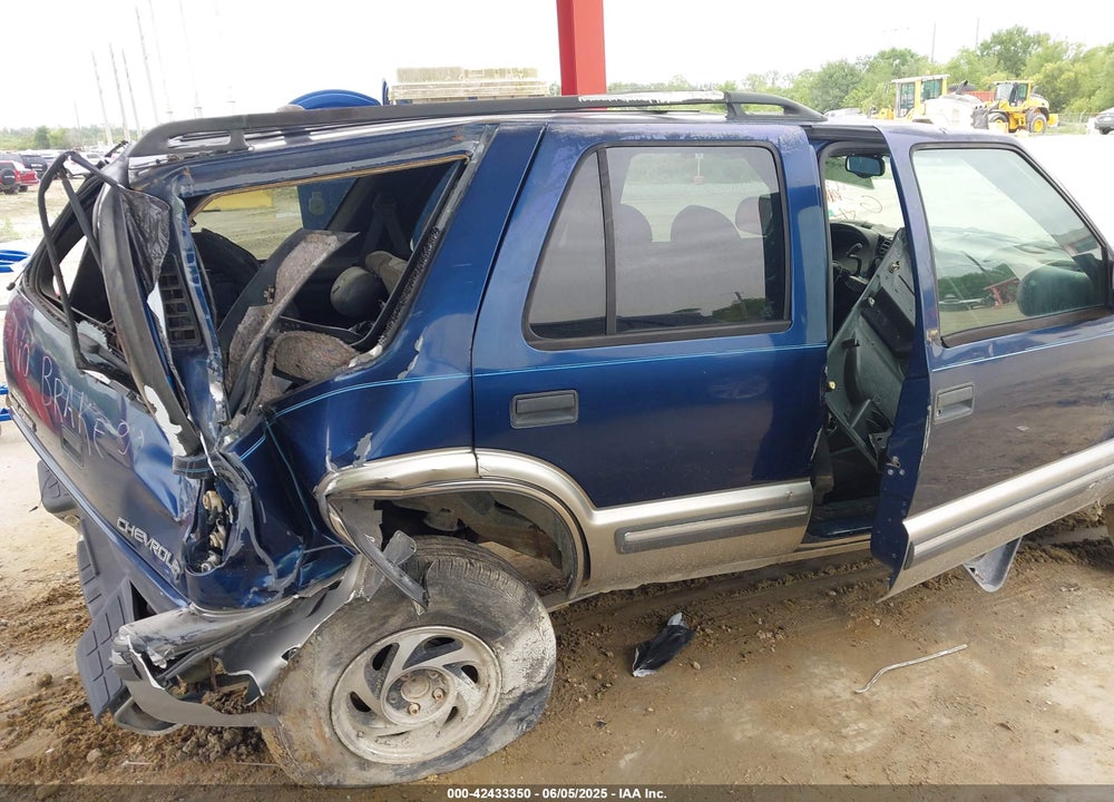1999 CHEVROLET BLAZER LT VIN: 1GNDT13W8X2252356