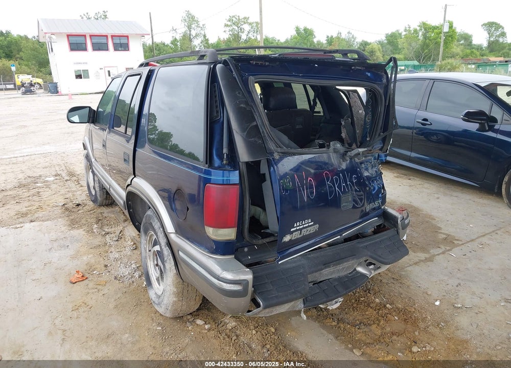 1999 CHEVROLET BLAZER LT VIN: 1GNDT13W8X2252356