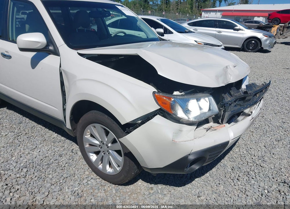 2013 SUBARU FORESTER 2.5X LIMITED VIN: JF2SHAEC8DH440471