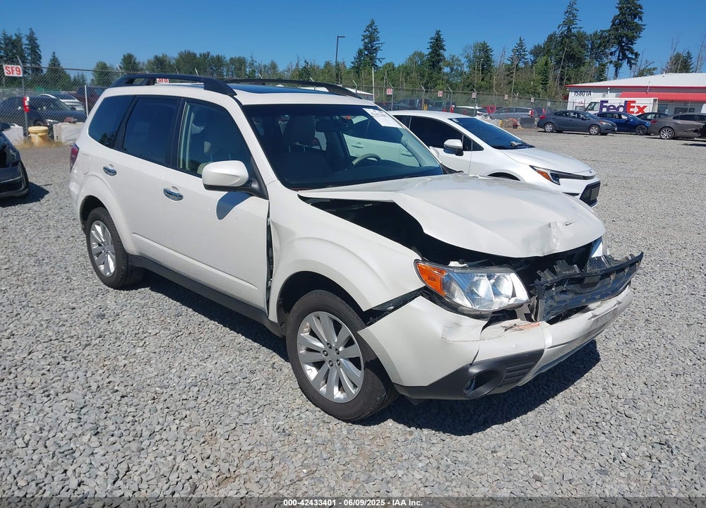2013 SUBARU FORESTER 2.5X LIMITED VIN: JF2SHAEC8DH440471