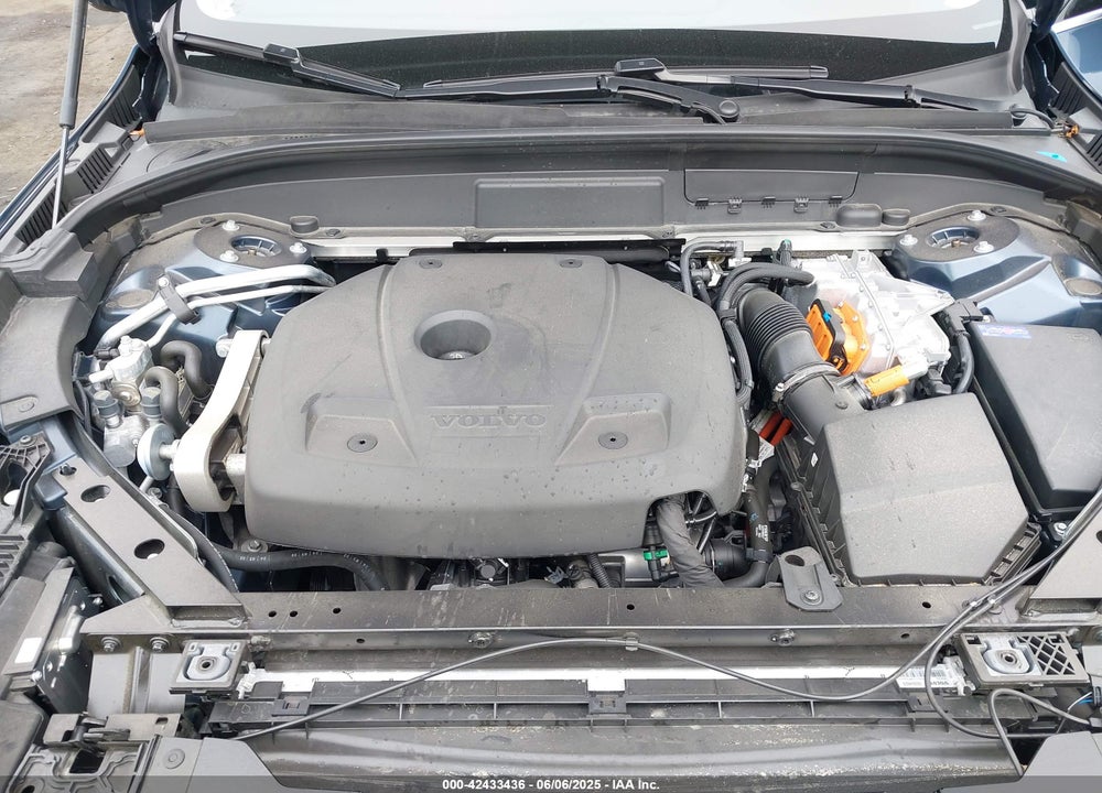 2023 VOLVO XC60 RECHARGE PLUG-IN HYBRID T8 PLUS BRIGHT THEME VIN: YV4H60DN3P1219303