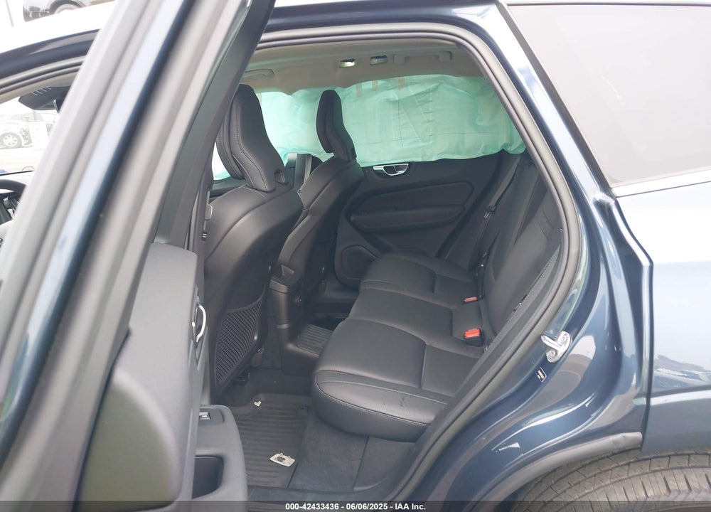 2023 VOLVO XC60 RECHARGE PLUG-IN HYBRID T8 PLUS BRIGHT THEME VIN: YV4H60DN3P1219303