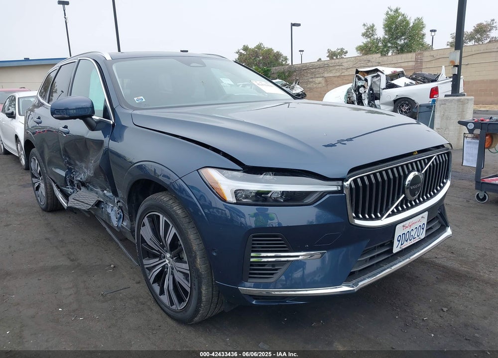 2023 VOLVO XC60 RECHARGE PLUG-IN HYBRID T8 PLUS BRIGHT THEME VIN: YV4H60DN3P1219303