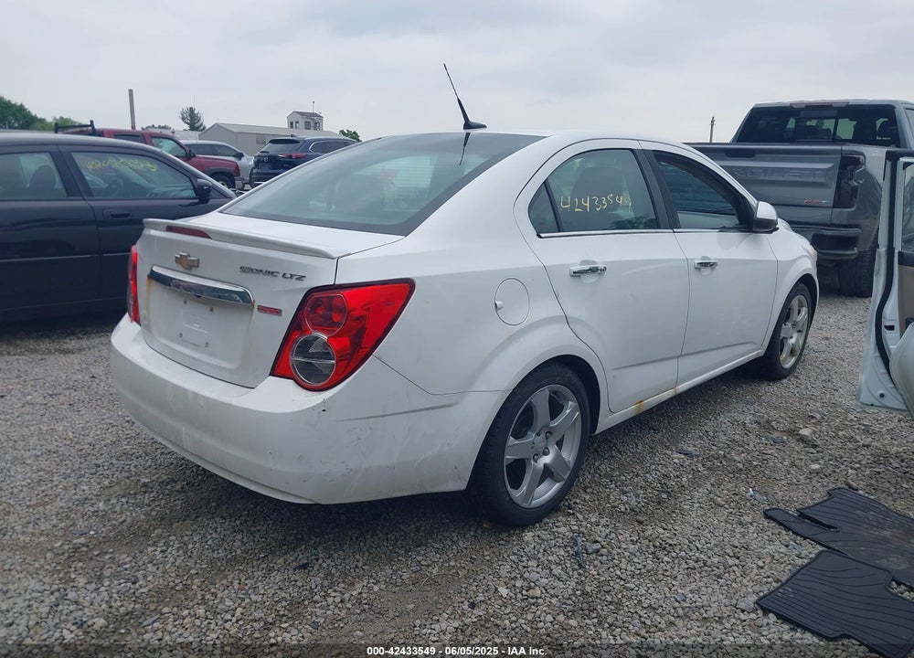 2014 CHEVROLET SONIC VIN: 1G1JE5SB8E4176935