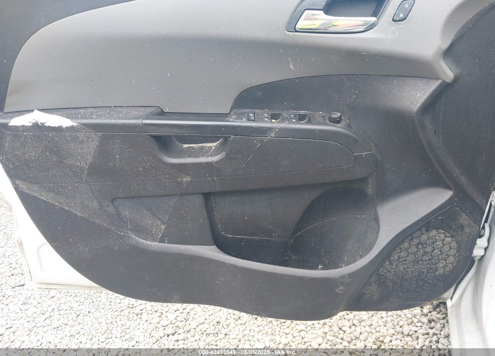 2014 CHEVROLET SONIC VIN: 1G1JE5SB8E4176935