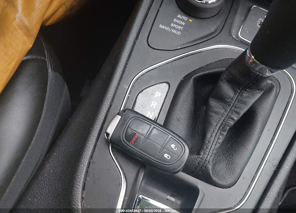 2019 JEEP CHEROKEE VIN: 1C4PJMLB7KD195591