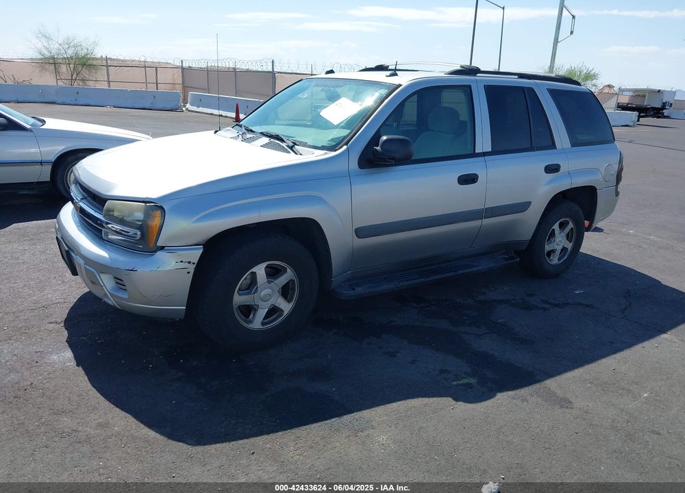 2005 CHEVROLET TRAILBLAZER LS VIN: 1GNDS13S752198075