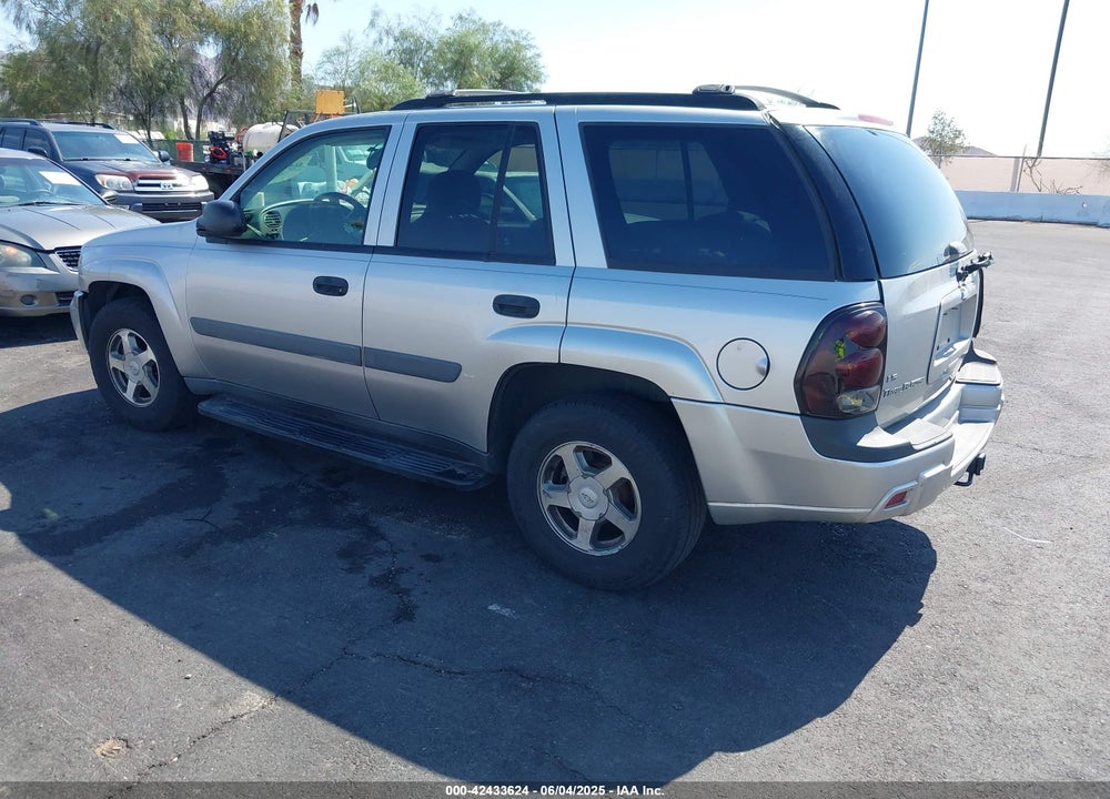 2005 CHEVROLET TRAILBLAZER LS VIN: 1GNDS13S752198075