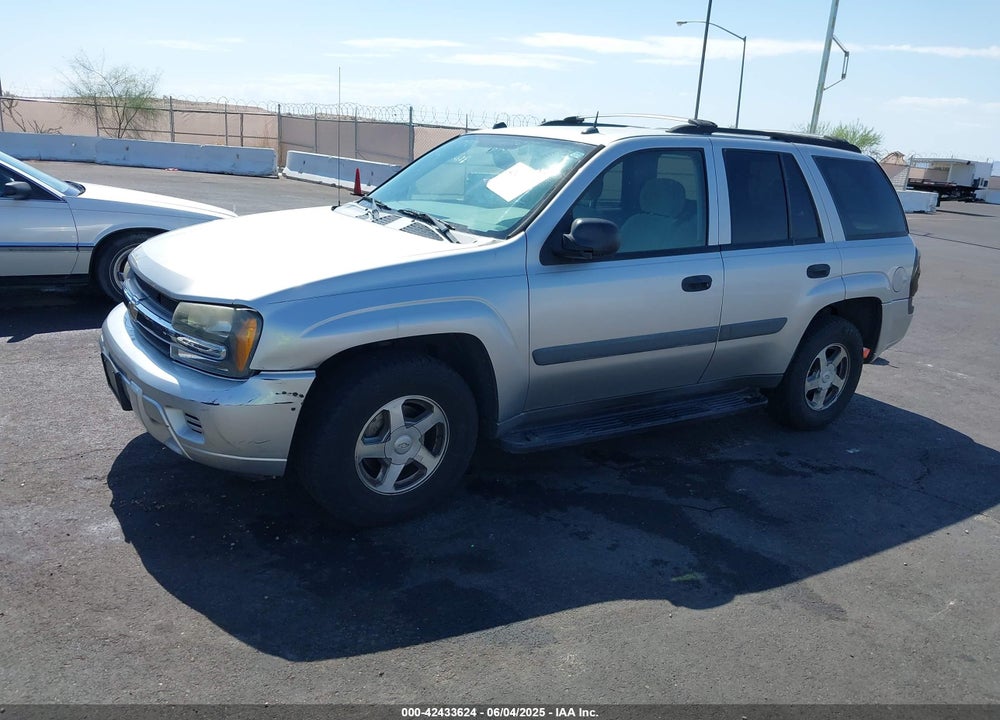 2005 CHEVROLET TRAILBLAZER LS VIN: 1GNDS13S752198075