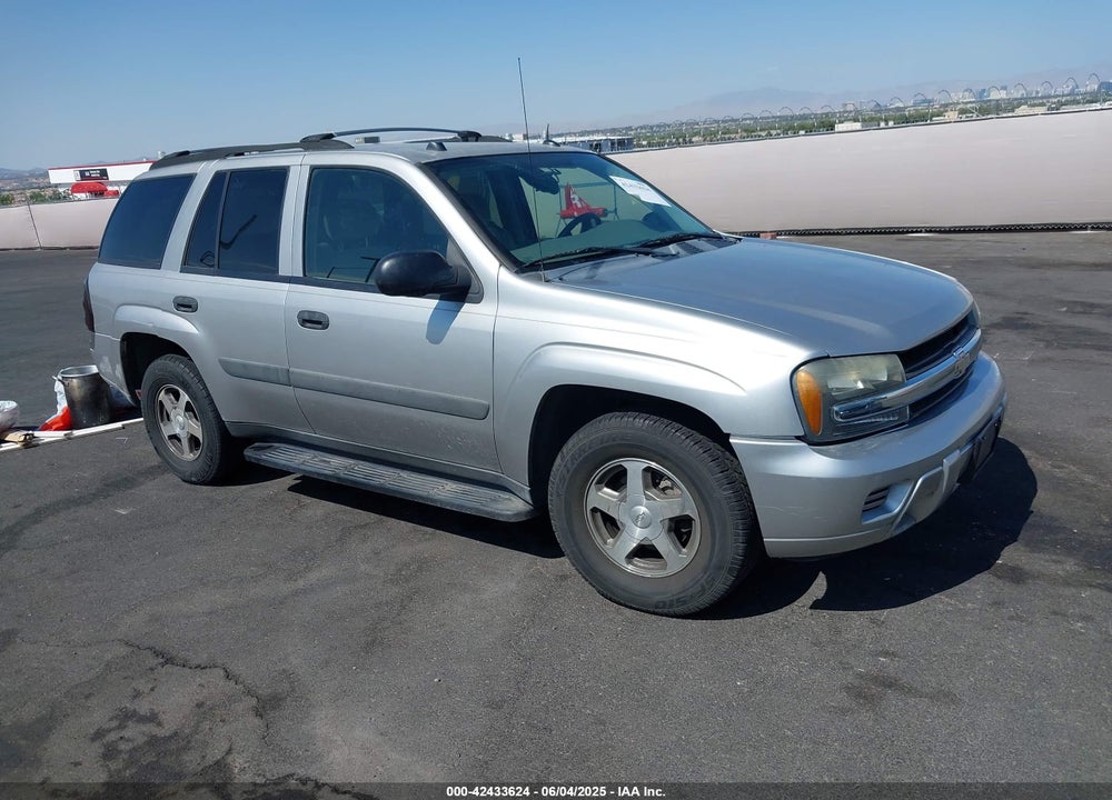 2005 CHEVROLET TRAILBLAZER LS VIN: 1GNDS13S752198075