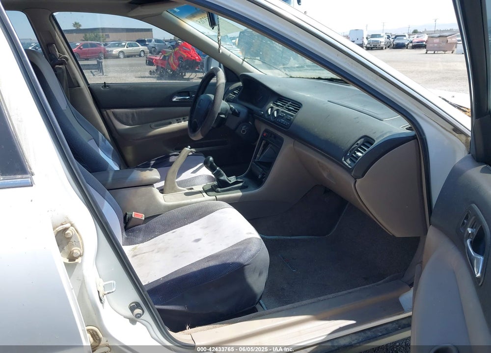 1995 HONDA ACCORD EX VIN: 1HGCD5565SA042044