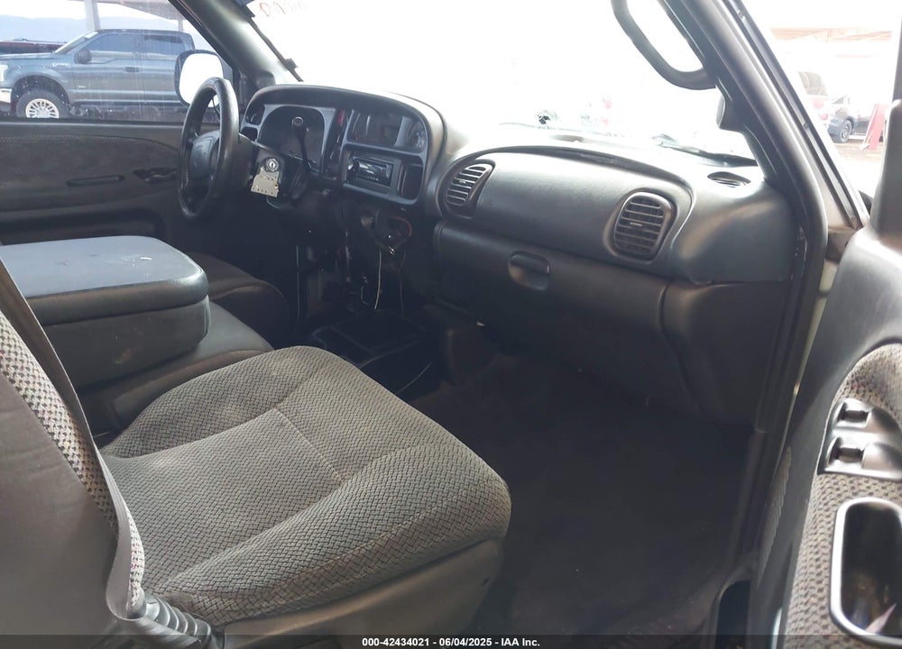 2001 DODGE RAM 1500 ST VIN: 1B7HC13Y81J610323