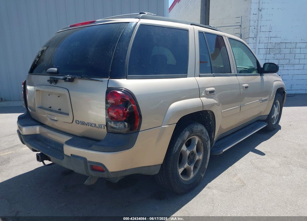 2004 CHEVROLET TRAILBLAZER LT VIN: 1GNDT13S242408223