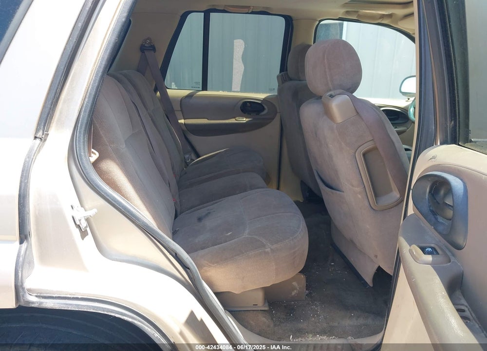 2004 CHEVROLET TRAILBLAZER LT VIN: 1GNDT13S242408223
