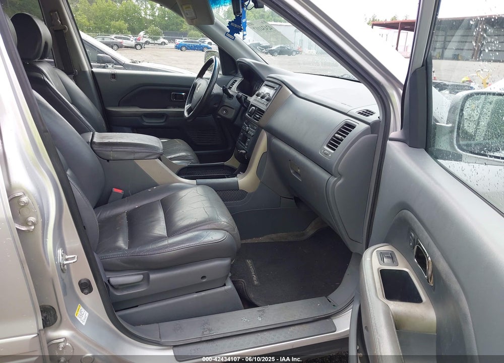 2006 HONDA PILOT VIN: 5FNYF18596B017350