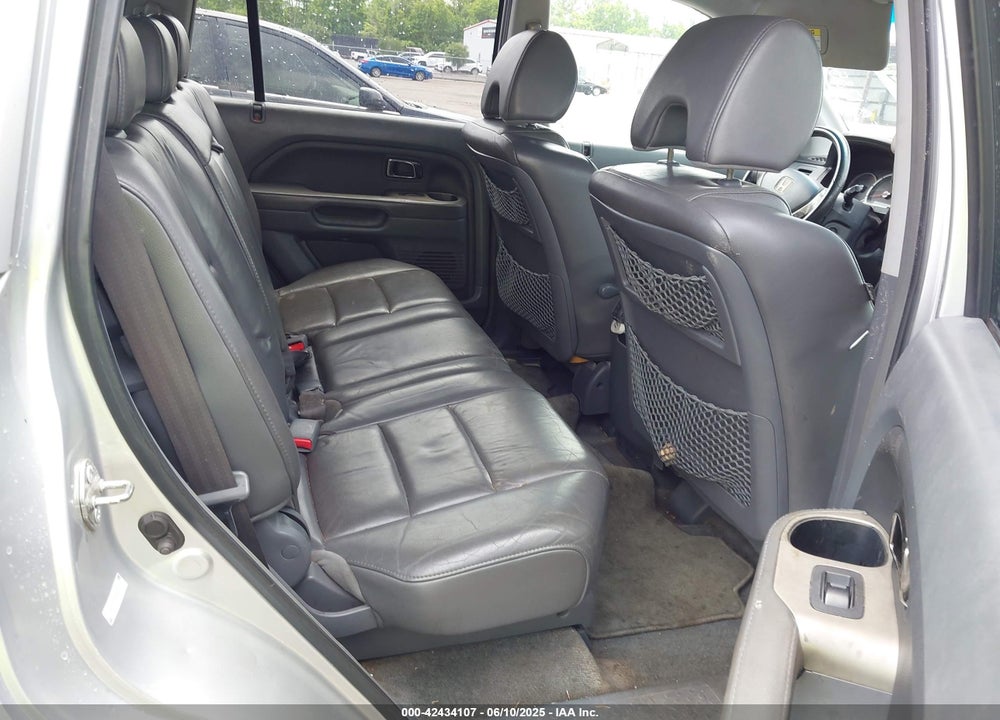 2006 HONDA PILOT VIN: 5FNYF18596B017350