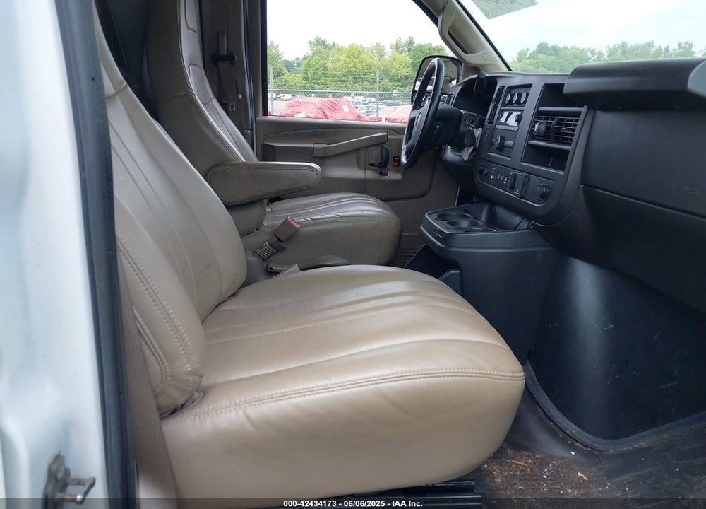 2022 CHEVROLET EXPRESS CARGO RWD 2500 REGULAR WHEELBASE WT VIN: 1GCWGAF75N1274456