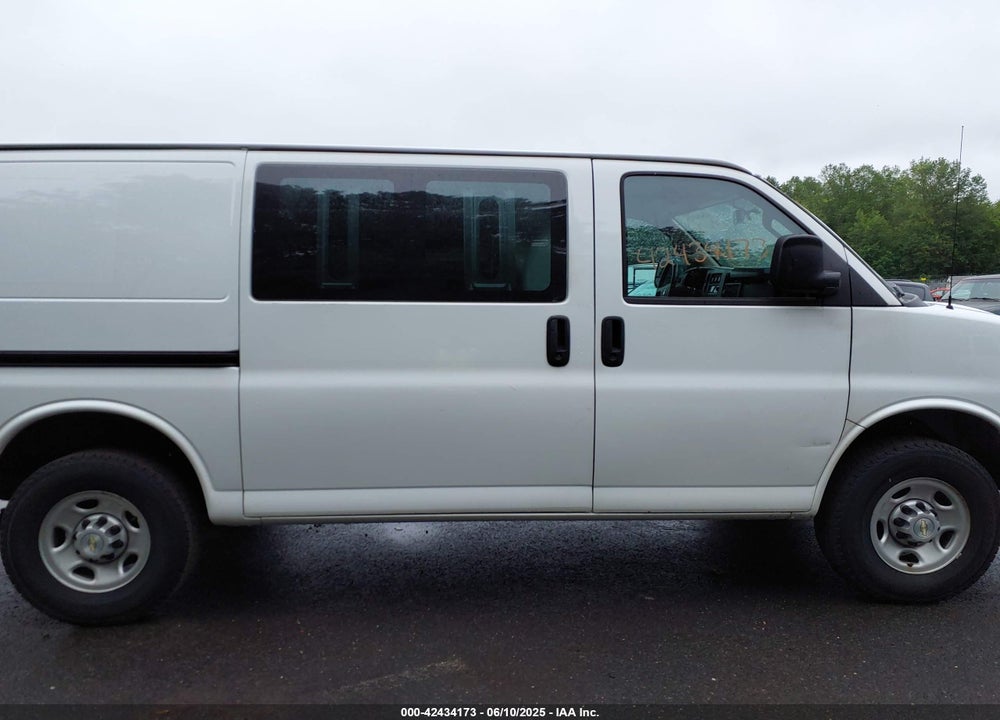 2022 CHEVROLET EXPRESS CARGO RWD 2500 REGULAR WHEELBASE WT VIN: 1GCWGAF75N1274456