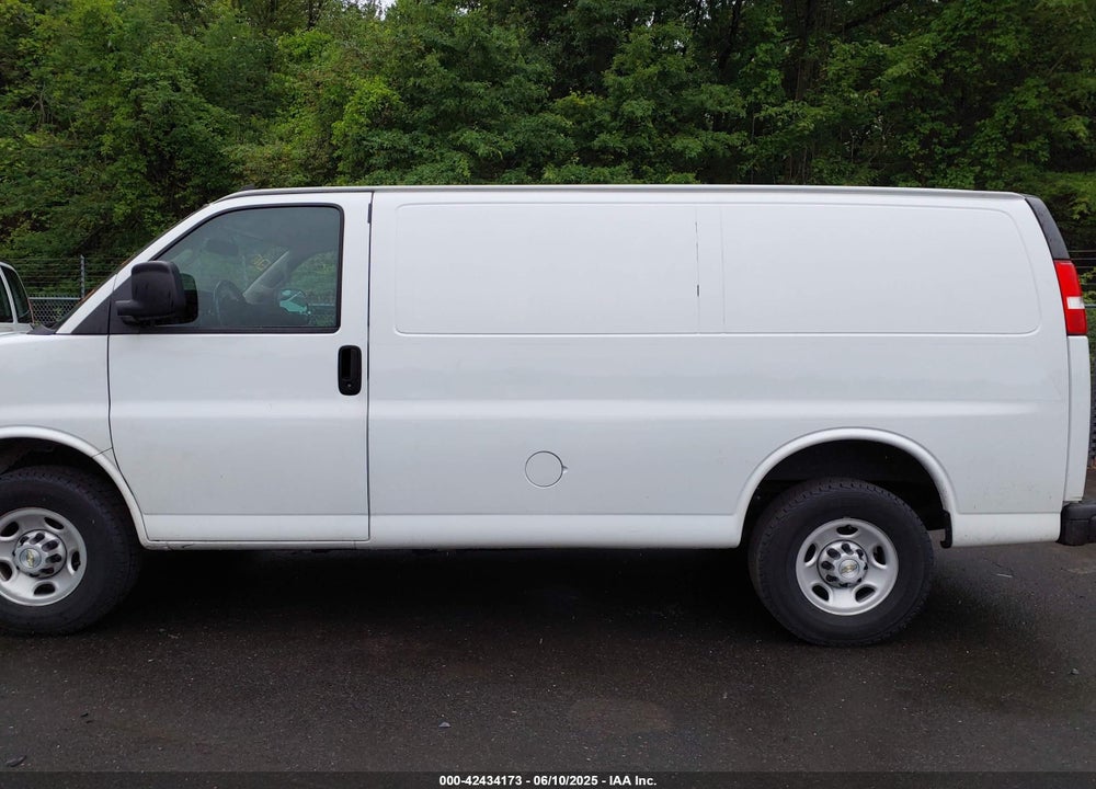 2022 CHEVROLET EXPRESS CARGO RWD 2500 REGULAR WHEELBASE WT VIN: 1GCWGAF75N1274456