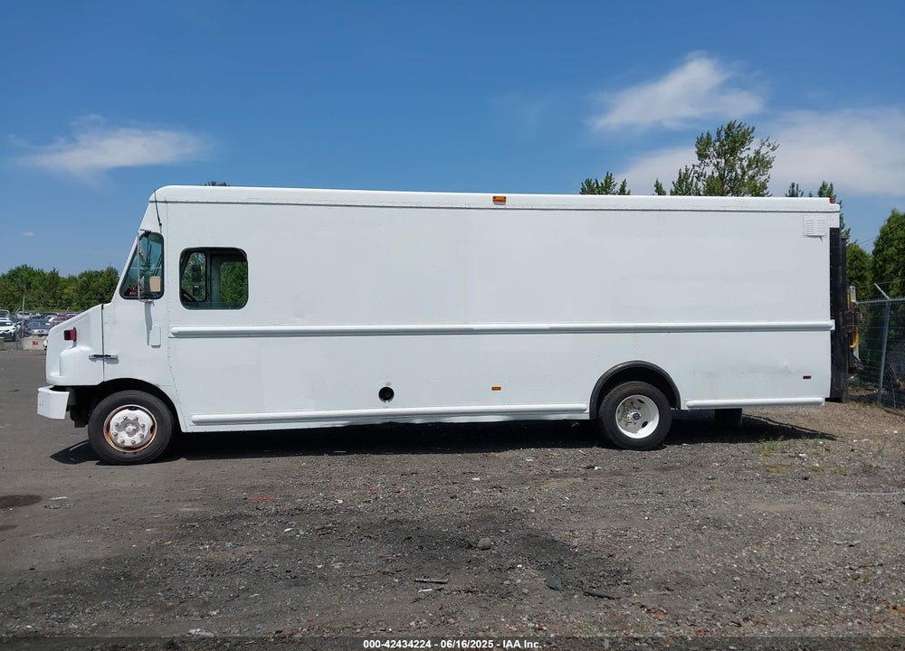 2004 FREIGHTLINER CHASSIS M LINE WALK-IN VAN VIN: 4UZAARBW64CN47278
