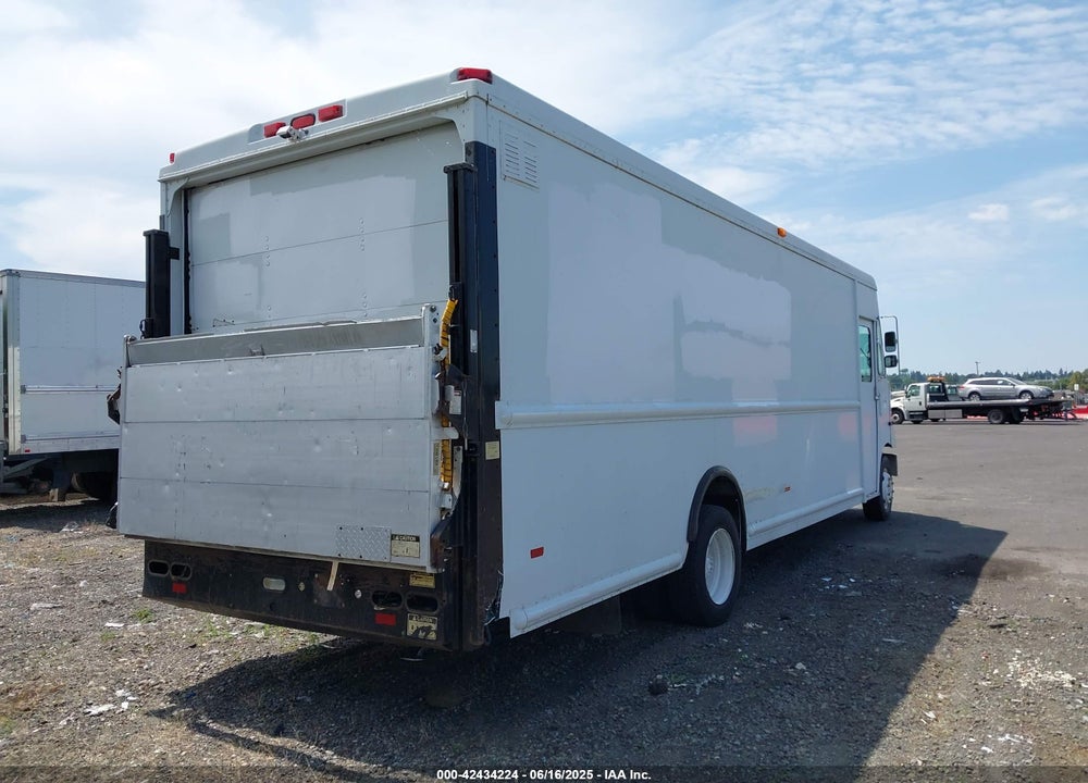 2004 FREIGHTLINER CHASSIS M LINE WALK-IN VAN VIN: 4UZAARBW64CN47278