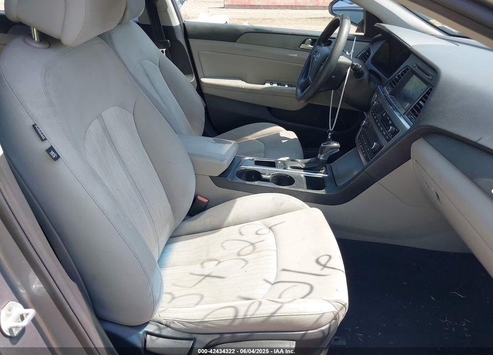 2017 HYUNDAI SONATA HYBRID VIN: KMHE24L19HA043524