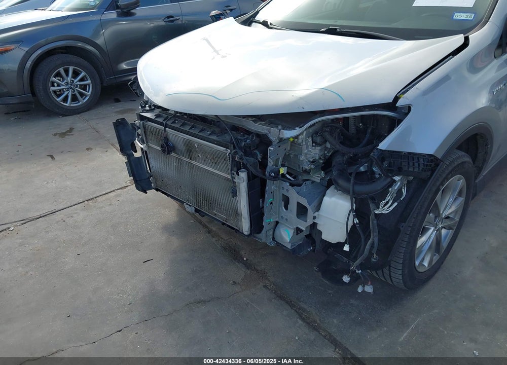 2018 TOYOTA RAV4 HYBRID VIN: JTMDJREV1JD216084