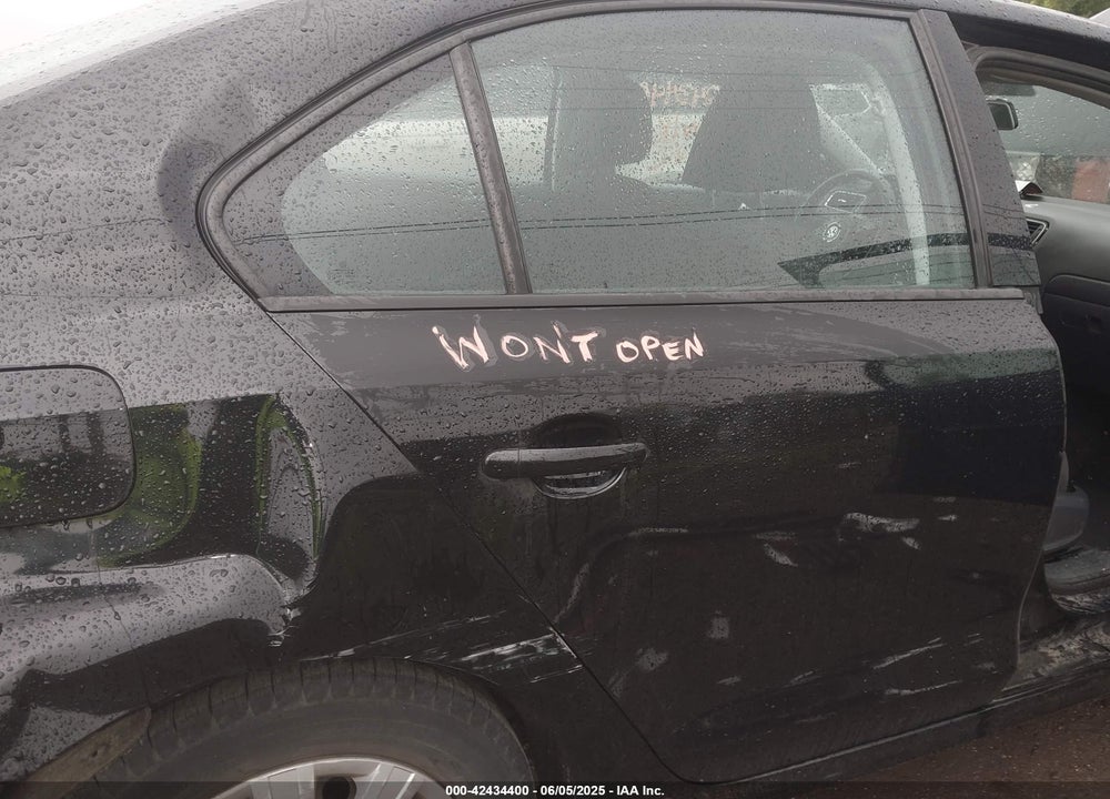2014 VOLKSWAGEN JETTA VIN: 3VW2K7AJ7EM435702