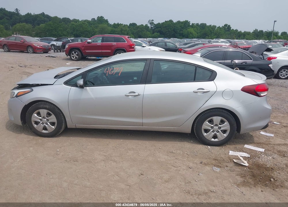 2018 KIA FORTE LX VIN: 3KPFK4A77JE227802