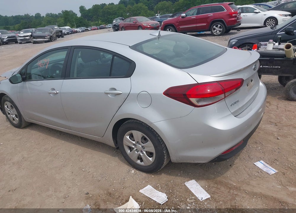 2018 KIA FORTE LX VIN: 3KPFK4A77JE227802
