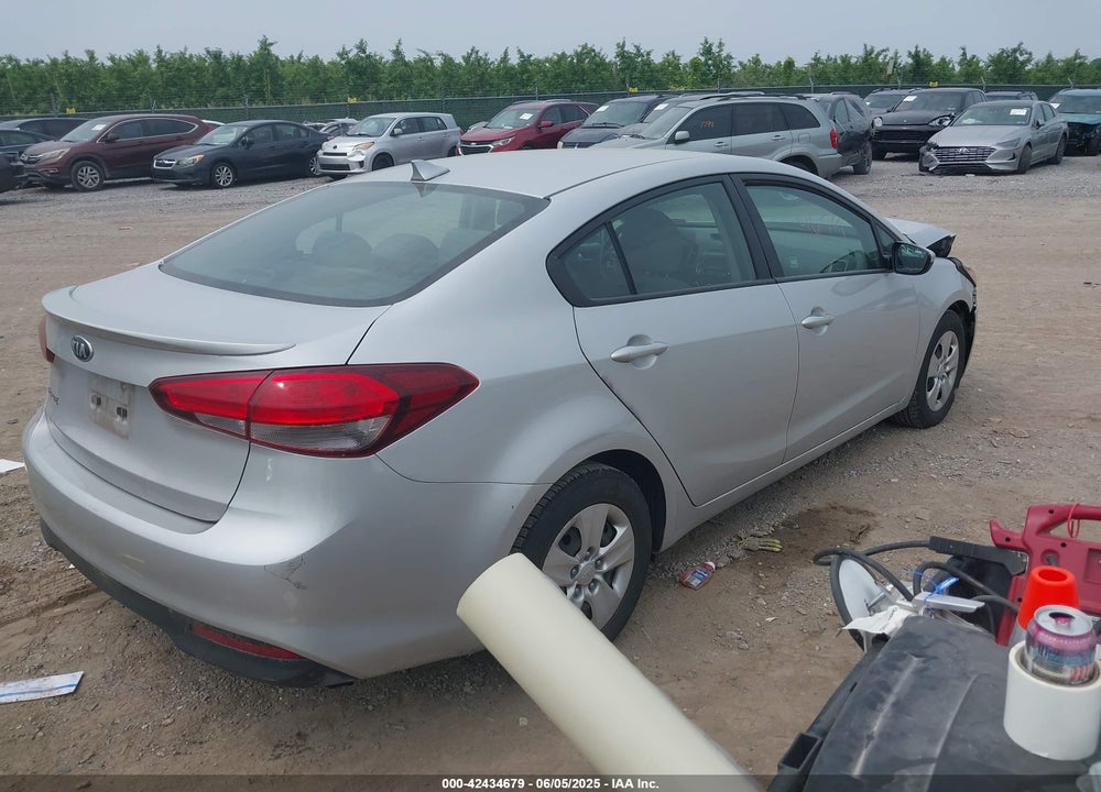 2018 KIA FORTE LX VIN: 3KPFK4A77JE227802