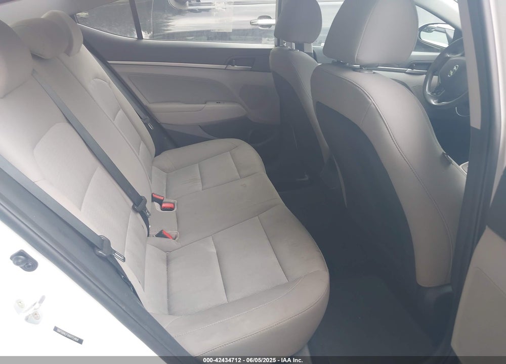 2017 HYUNDAI ELANTRA SE VIN: 5NPD84LF1HH115464