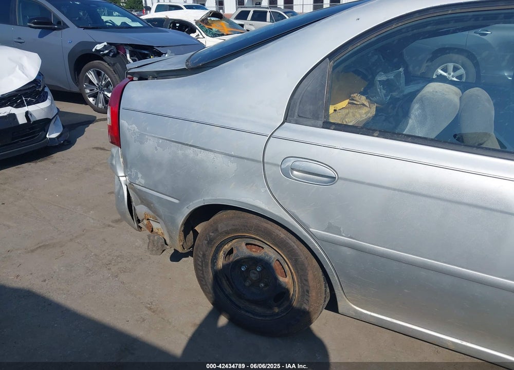 2001 KIA SPECTRA VIN: KNAFB161615018837