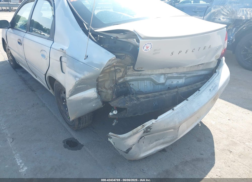 2001 KIA SPECTRA VIN: KNAFB161615018837
