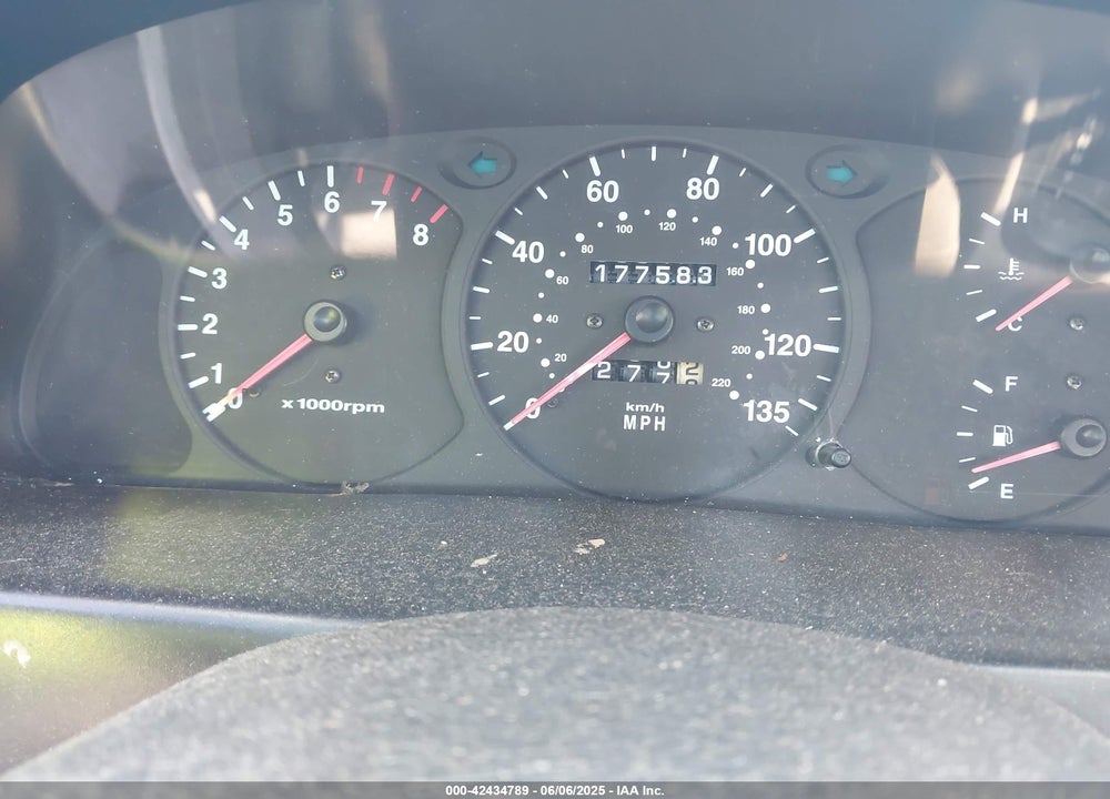 2001 KIA SPECTRA VIN: KNAFB161615018837