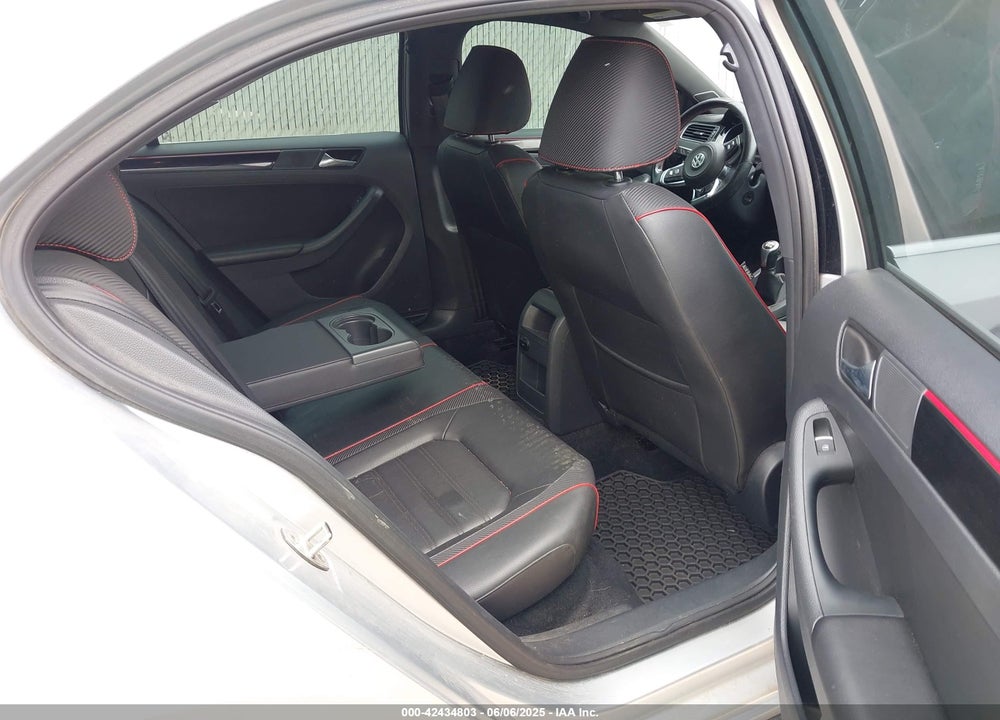 2015 VOLKSWAGEN JETTA VIN: 3VW5S7AJ5FM262325