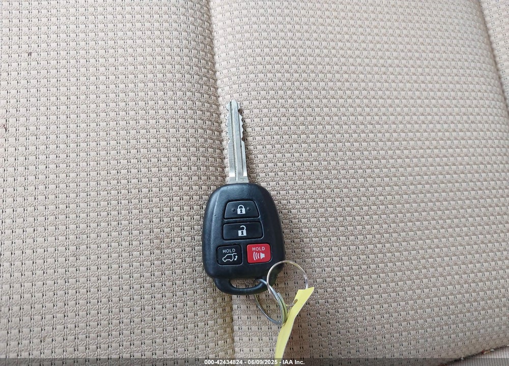 2016 TOYOTA RAV4 XLE VIN: JTMRFREV5GJ078759
