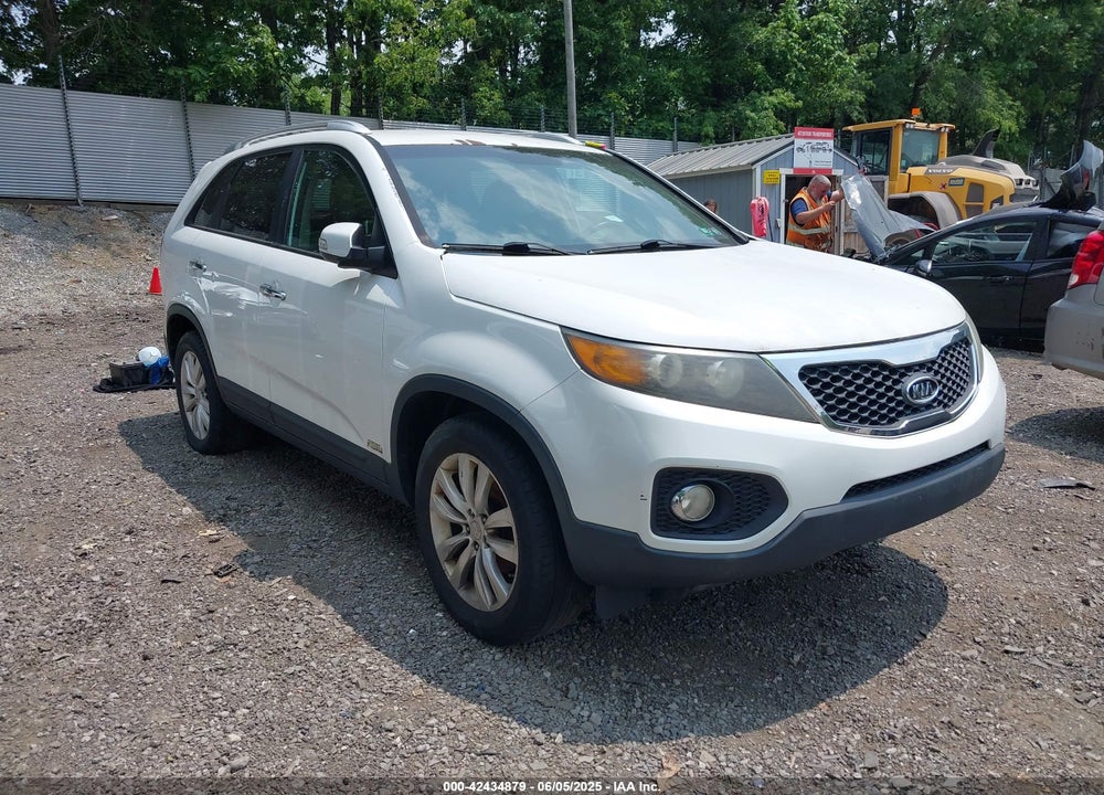 2011 KIA SORENTO EX VIN: 5XYKUCA10BG003127