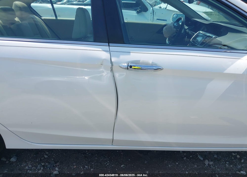 2016 HONDA ACCORD VIN: 1HGCR2F83GA112616
