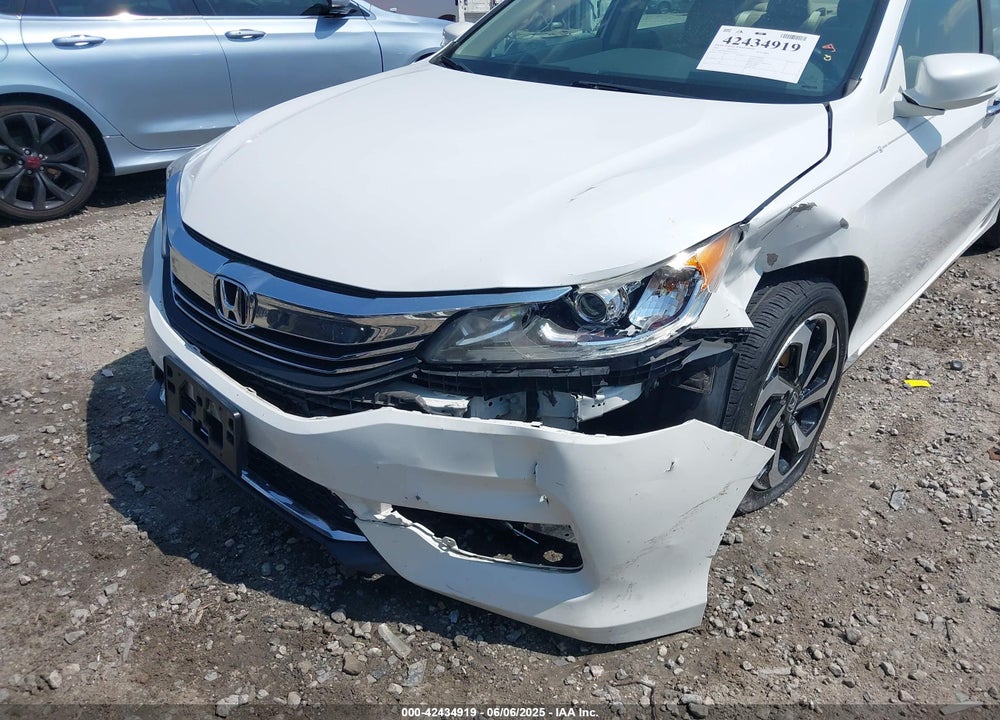 2016 HONDA ACCORD VIN: 1HGCR2F83GA112616