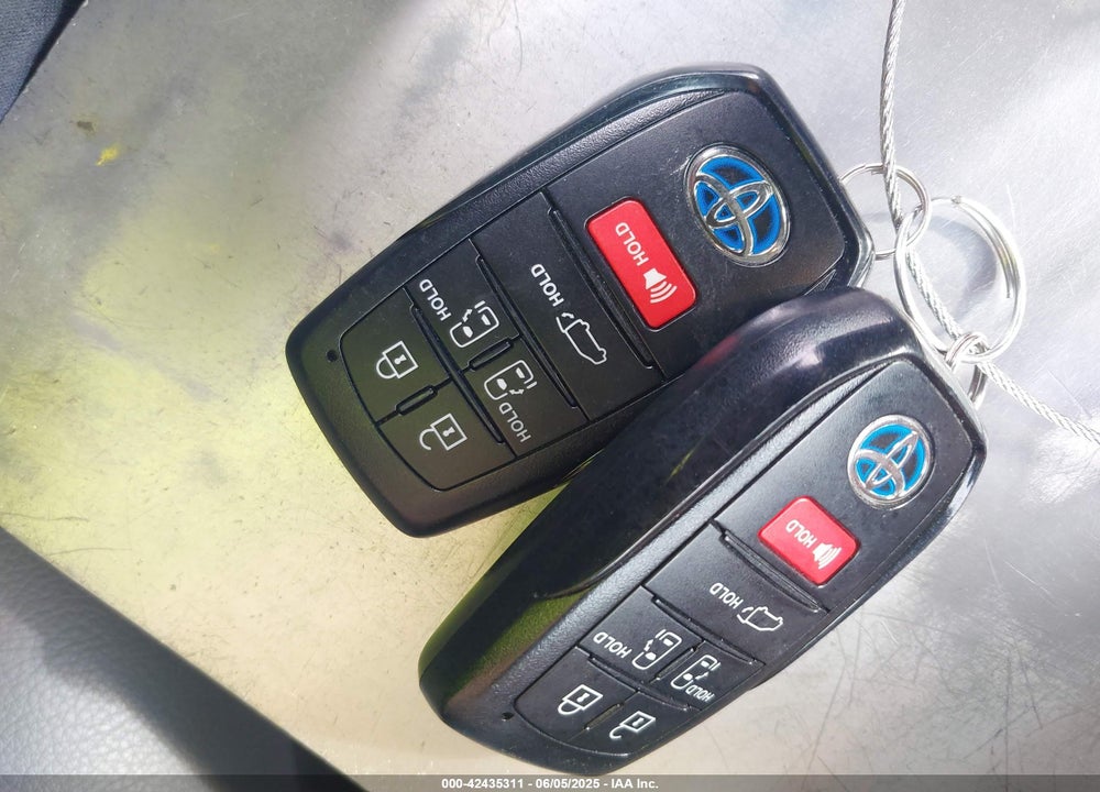 2023 TOYOTA SIENNA XLE VIN: 5TDYSKFC1PS078997