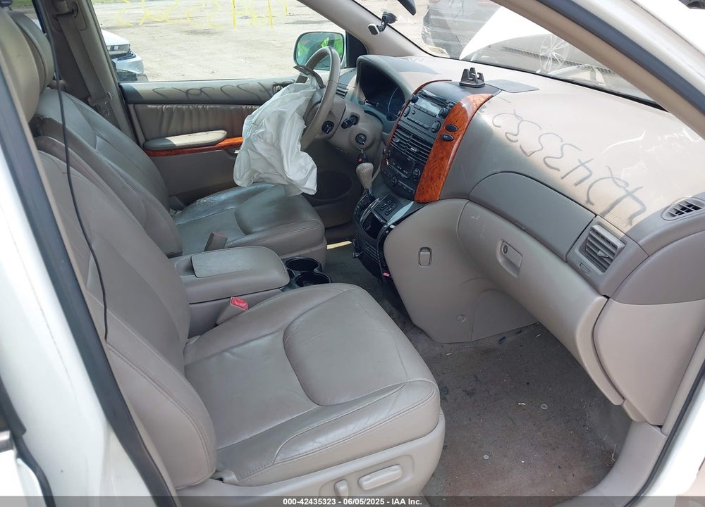 2010 TOYOTA SIENNA XLE VIN: 5TDYK4CCXAS329295