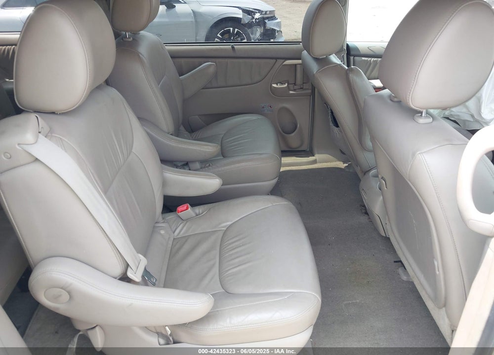 2010 TOYOTA SIENNA XLE VIN: 5TDYK4CCXAS329295