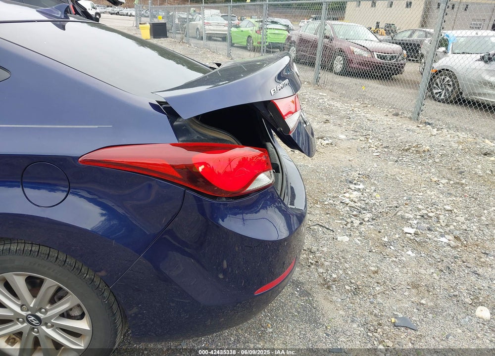 2014 HYUNDAI ELANTRA VIN: 5NPDH4AE6EH498727