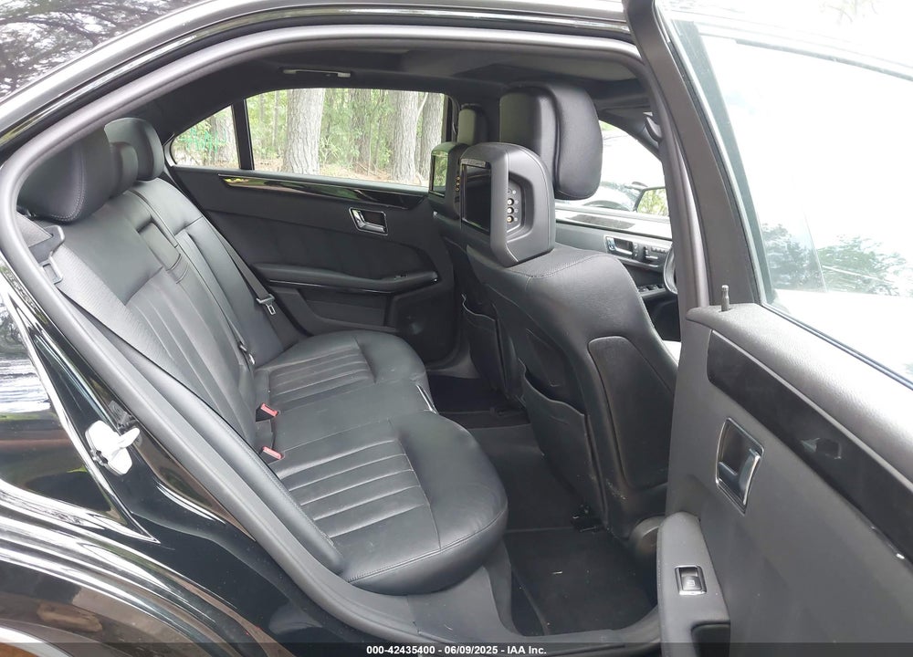 2010 MERCEDES-BENZ E 550 VIN: WDDHF9AB0AA125460